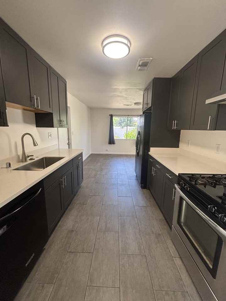 2220 Jeanine Dr - Photo 4 of 18