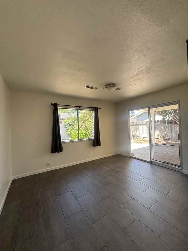 2220 Jeanine Dr - Photo 5 of 18