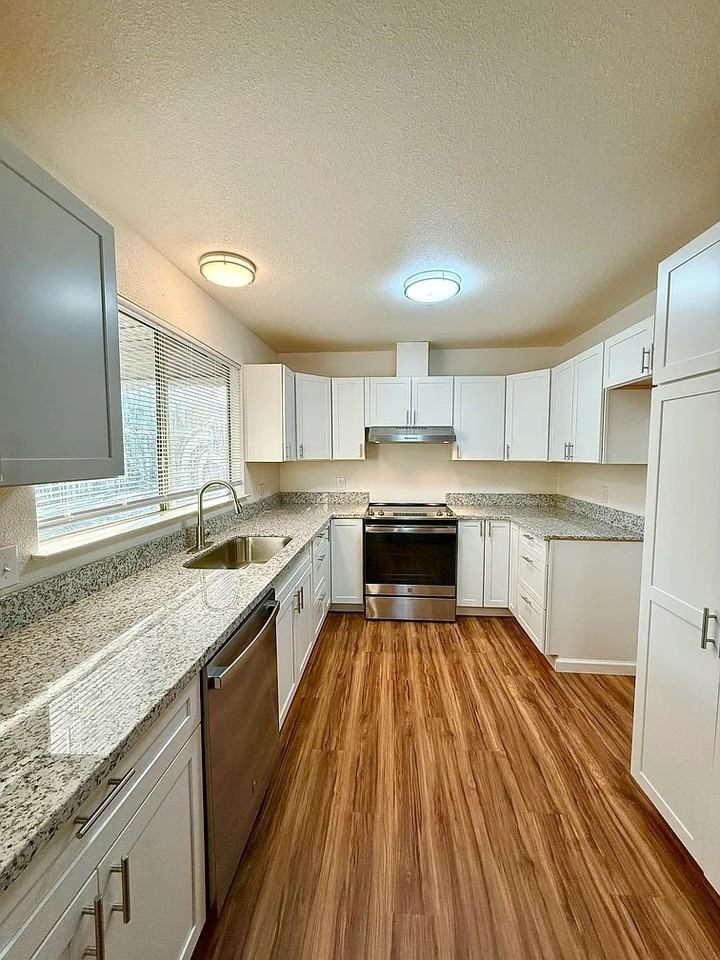 4535 W Paradise Ave #1 - Photo 2 of 9