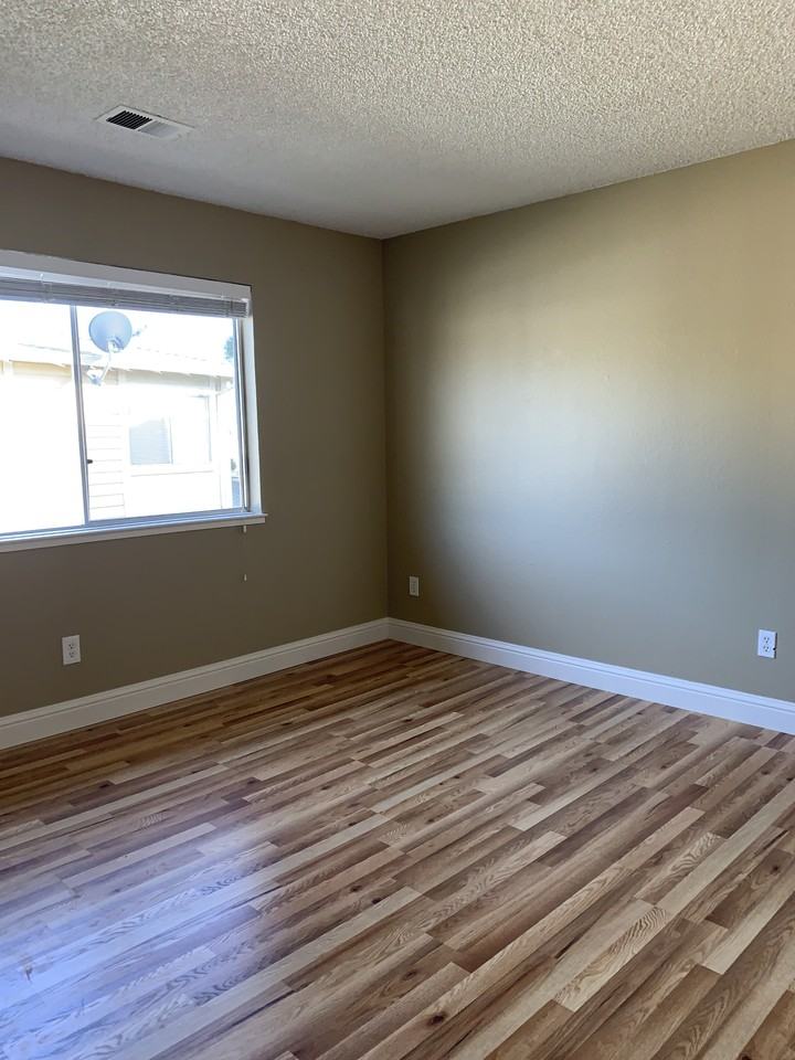 1871 Cherokee Dr #4 - Photo 7 of 18