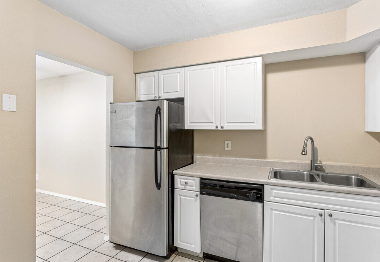 Riviera Apartments - Photo 2 of 10