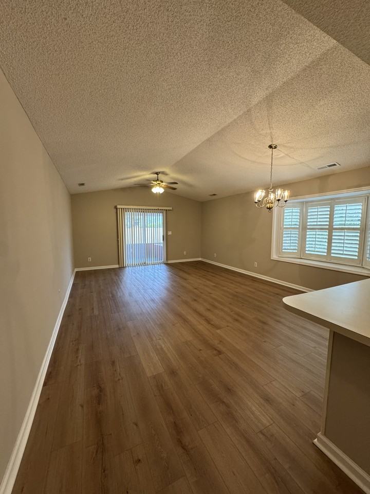 425 Spauldingwood Rd #1 - Photo 3 of 41