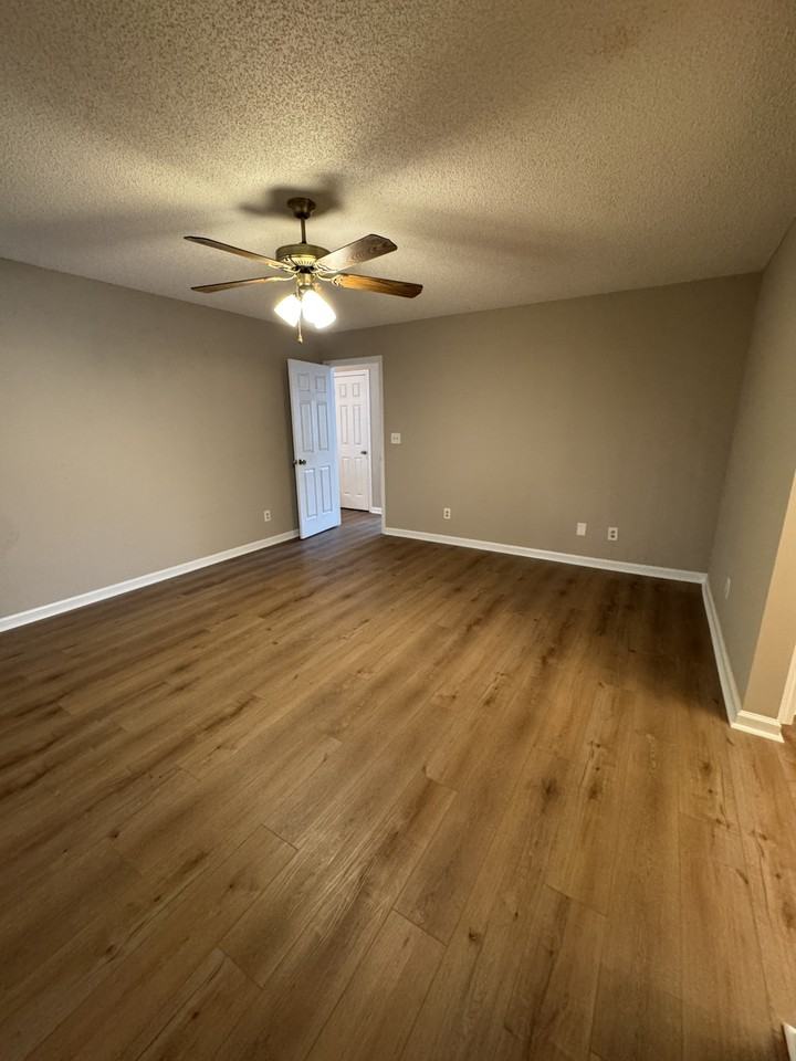 425 Spauldingwood Rd #1 - Photo 7 of 41