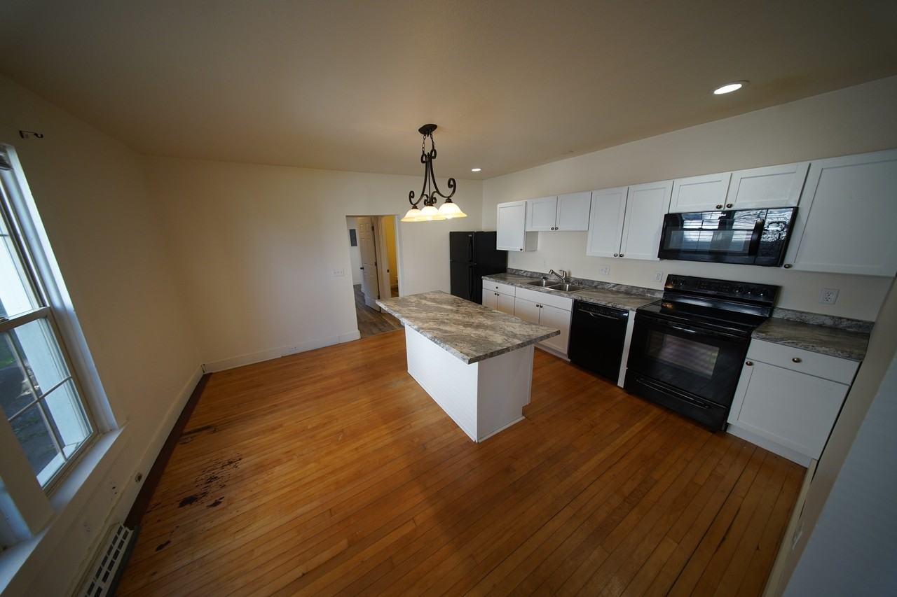 613 S Dewey St #1 - Photo 7 of 23