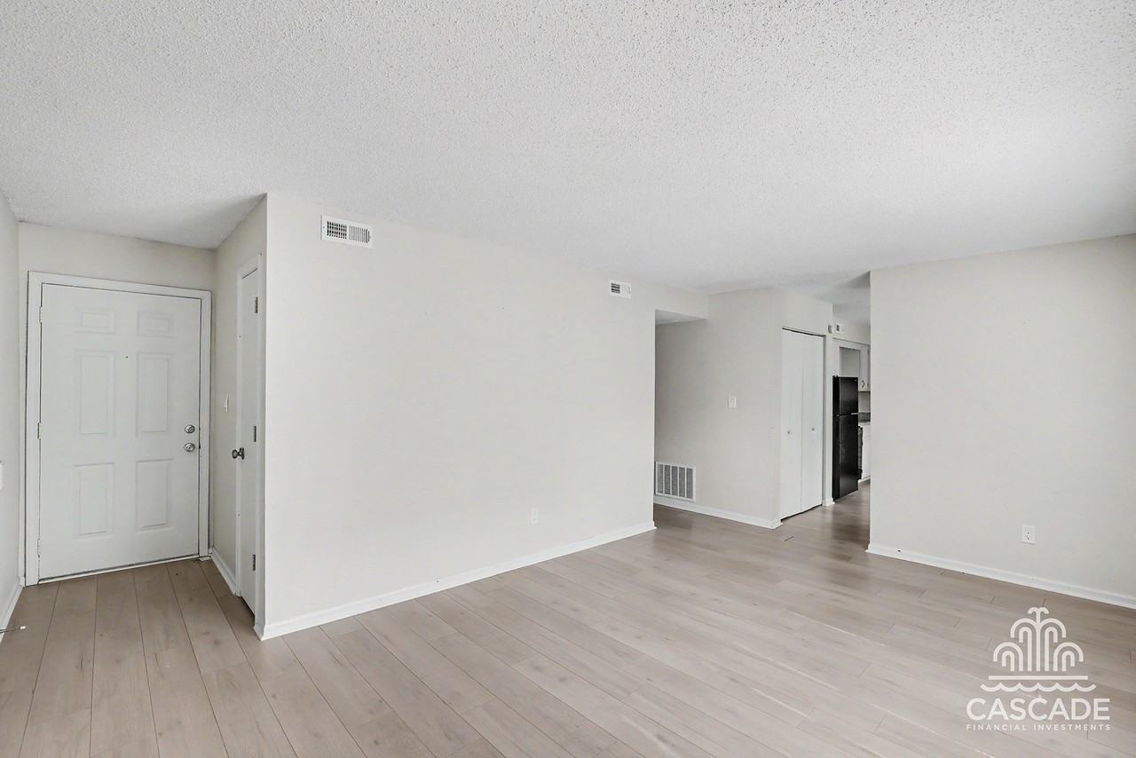 1032 Ne Lindsay Ave #D - Photo 3 of 10