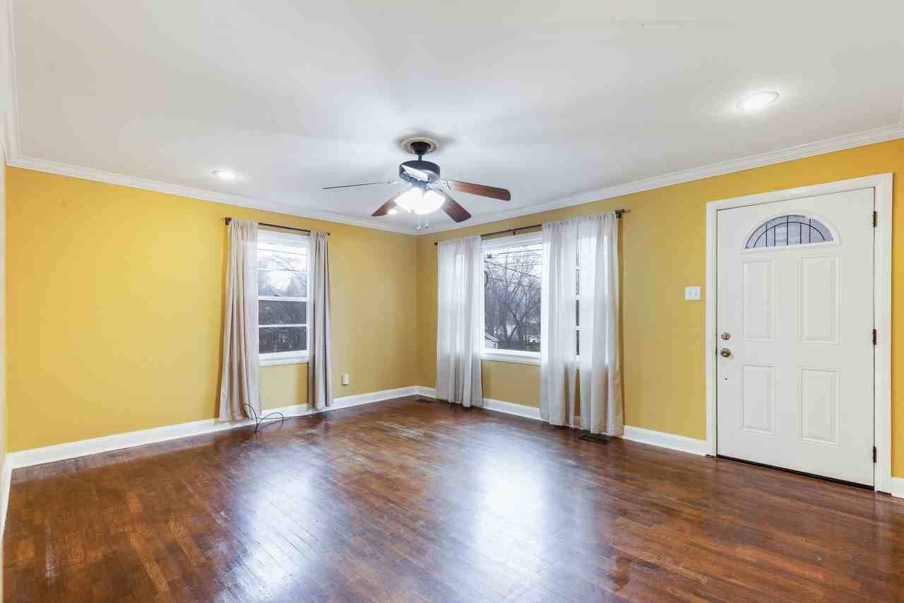 611 W Glenwood Ave #1 - Photo 5 of 22
