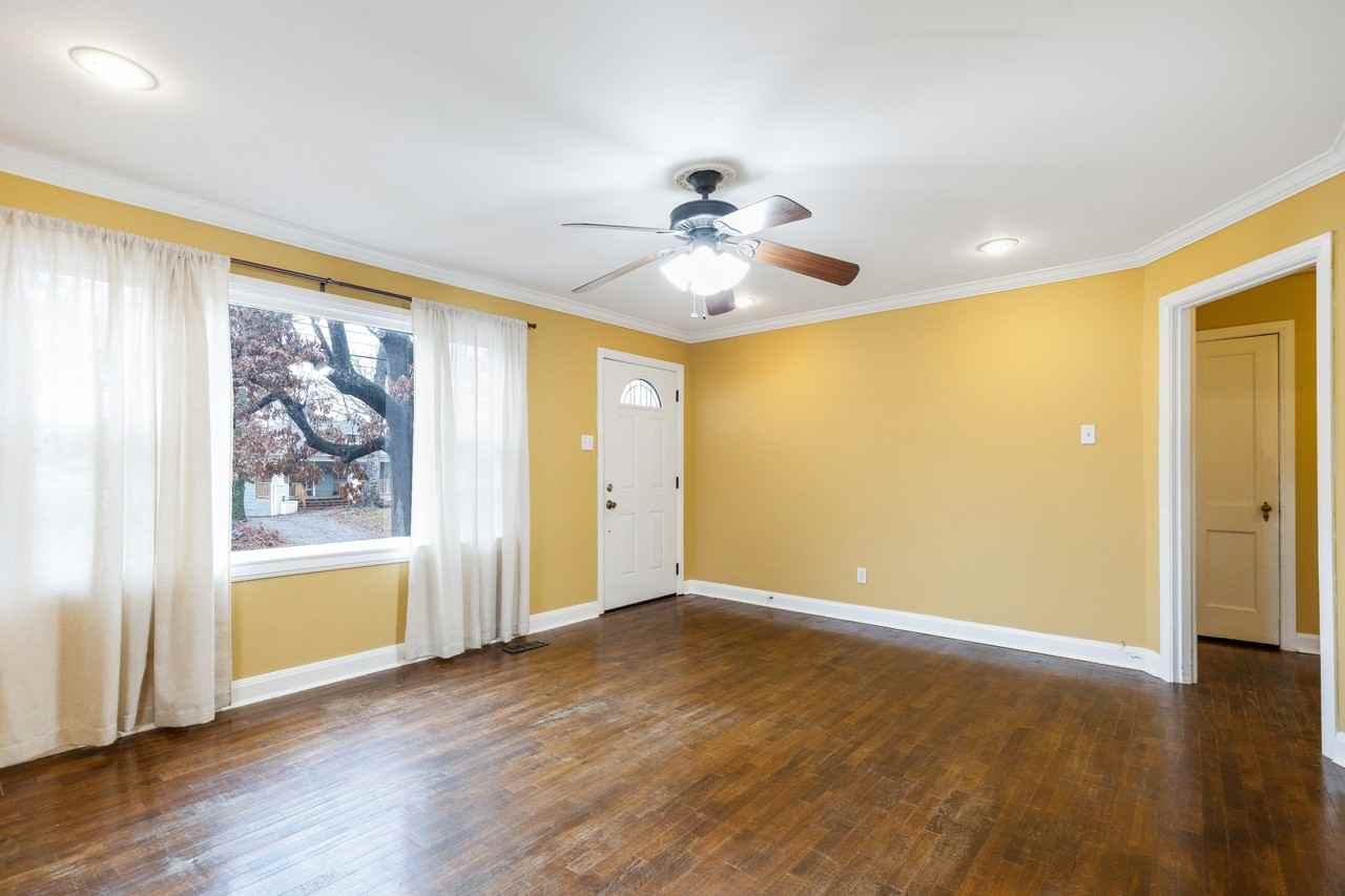 611 W Glenwood Ave #1 - Photo 6 of 22