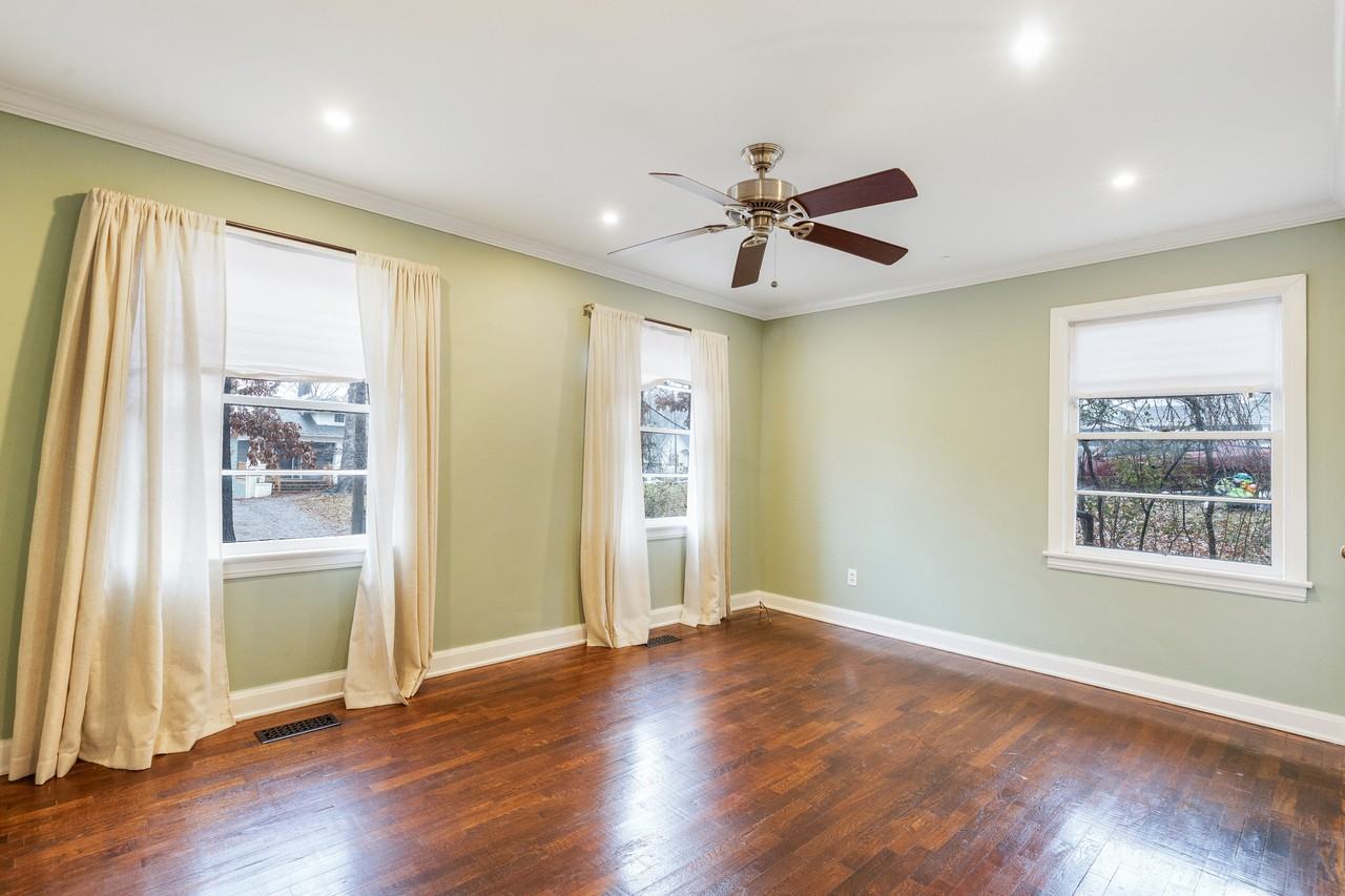 611 W Glenwood Ave #1 - Photo 7 of 22