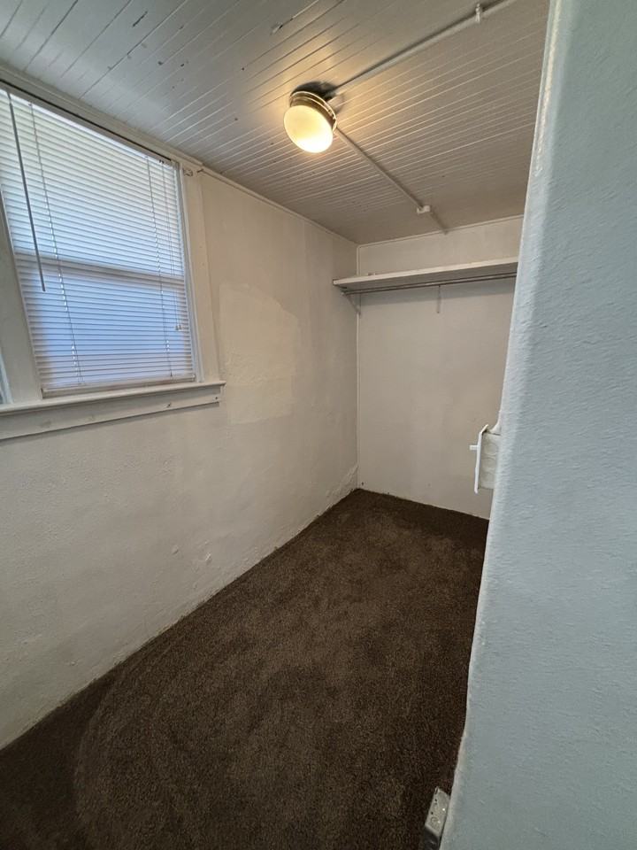 293 S Water Ave #2 - Photo 3 of 4