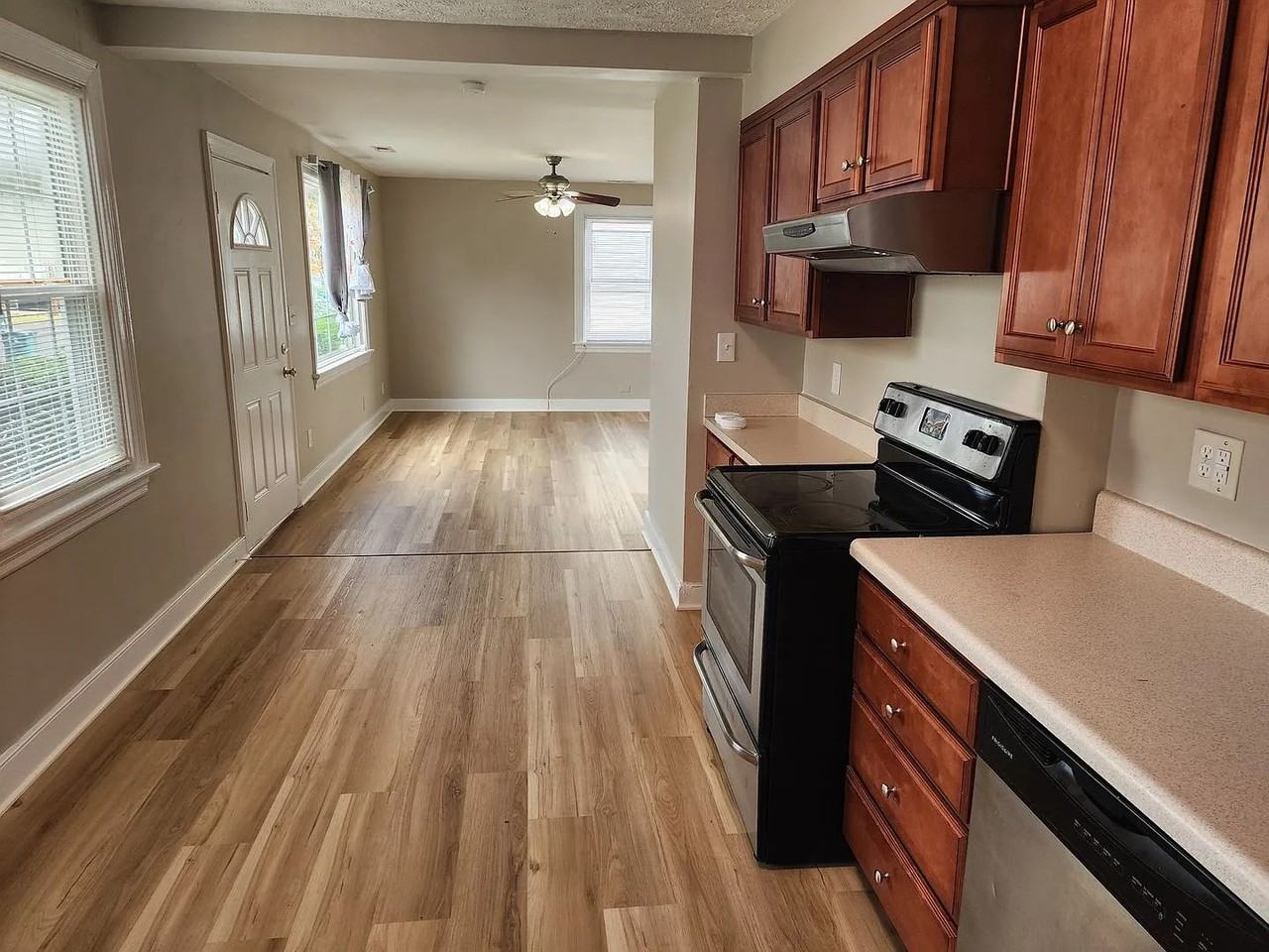 115 S Ivy Ave #115 - Photo 3 of 10