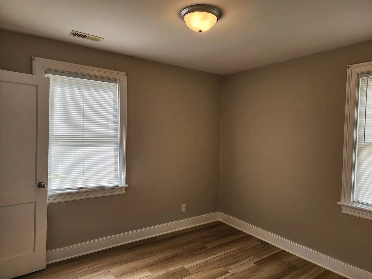 115 S Ivy Ave #115 - Photo 7 of 10