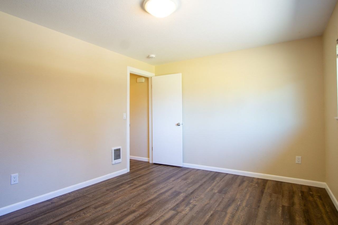 2775 Ne Division St #X - Photo 7 of 13