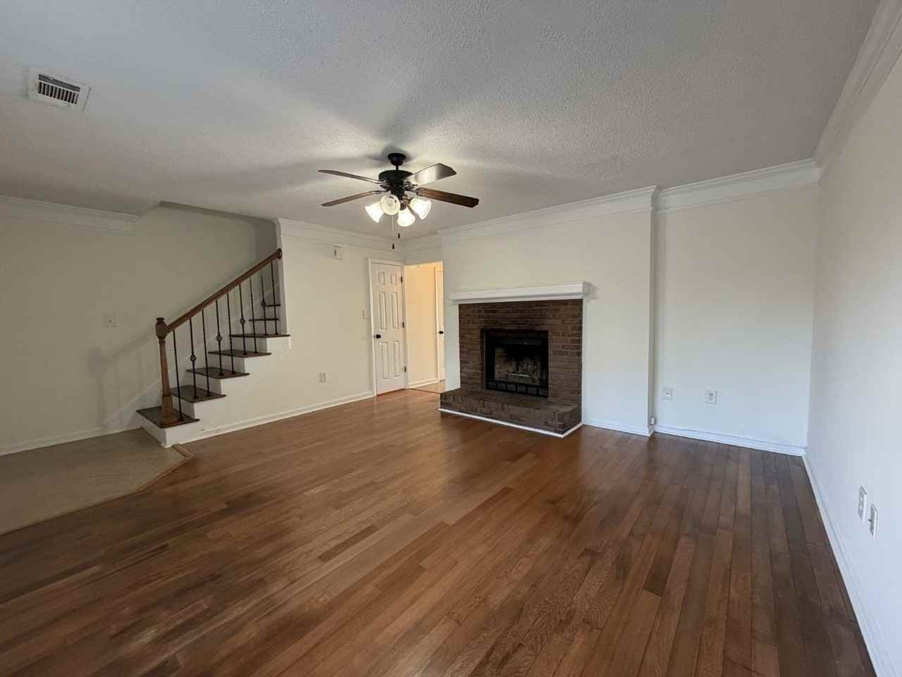 109 Tamara Ct - Photo 3 of 16