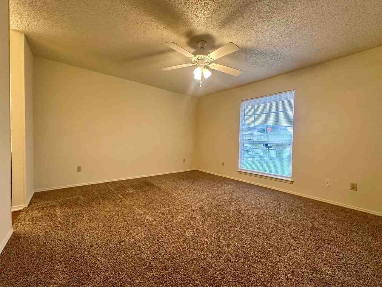 1404 Chapel Ridge Rd - Photo 6 of 14