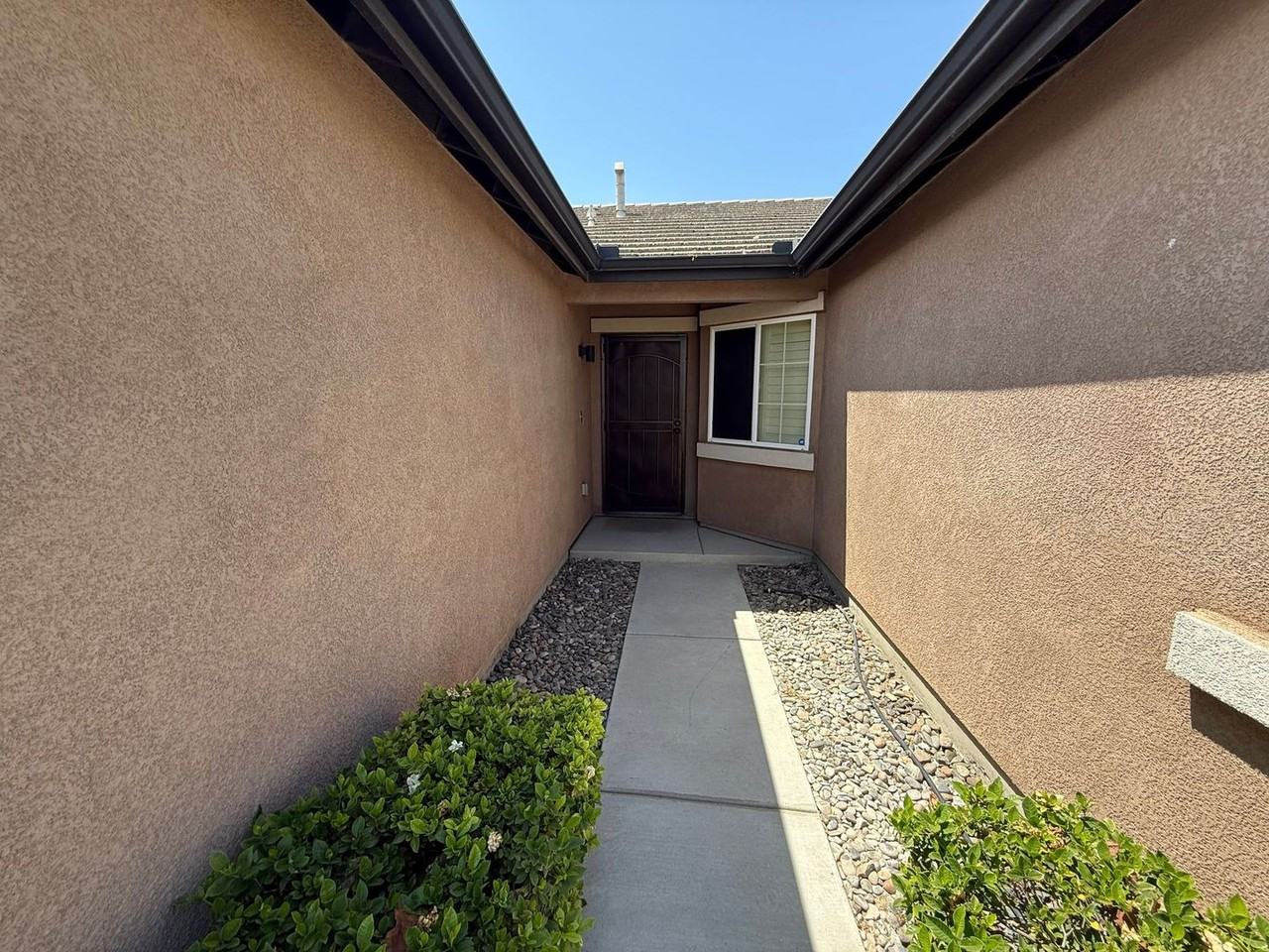 12319 Maclure Dr - Photo 2 of 10