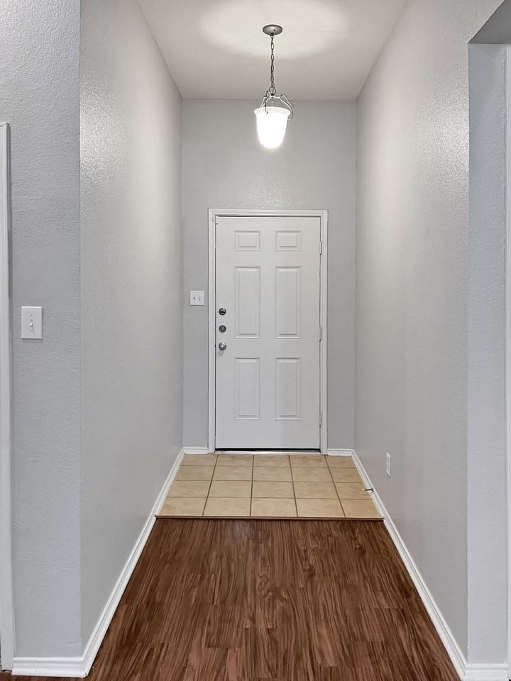 1305 Mountain Peak Dr - Photo 3 of 23