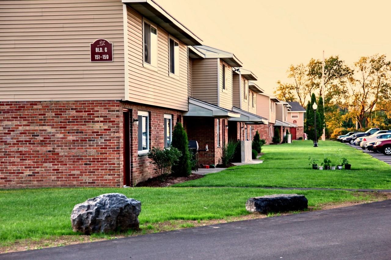 Country Townhomes - Photo 2 of 11