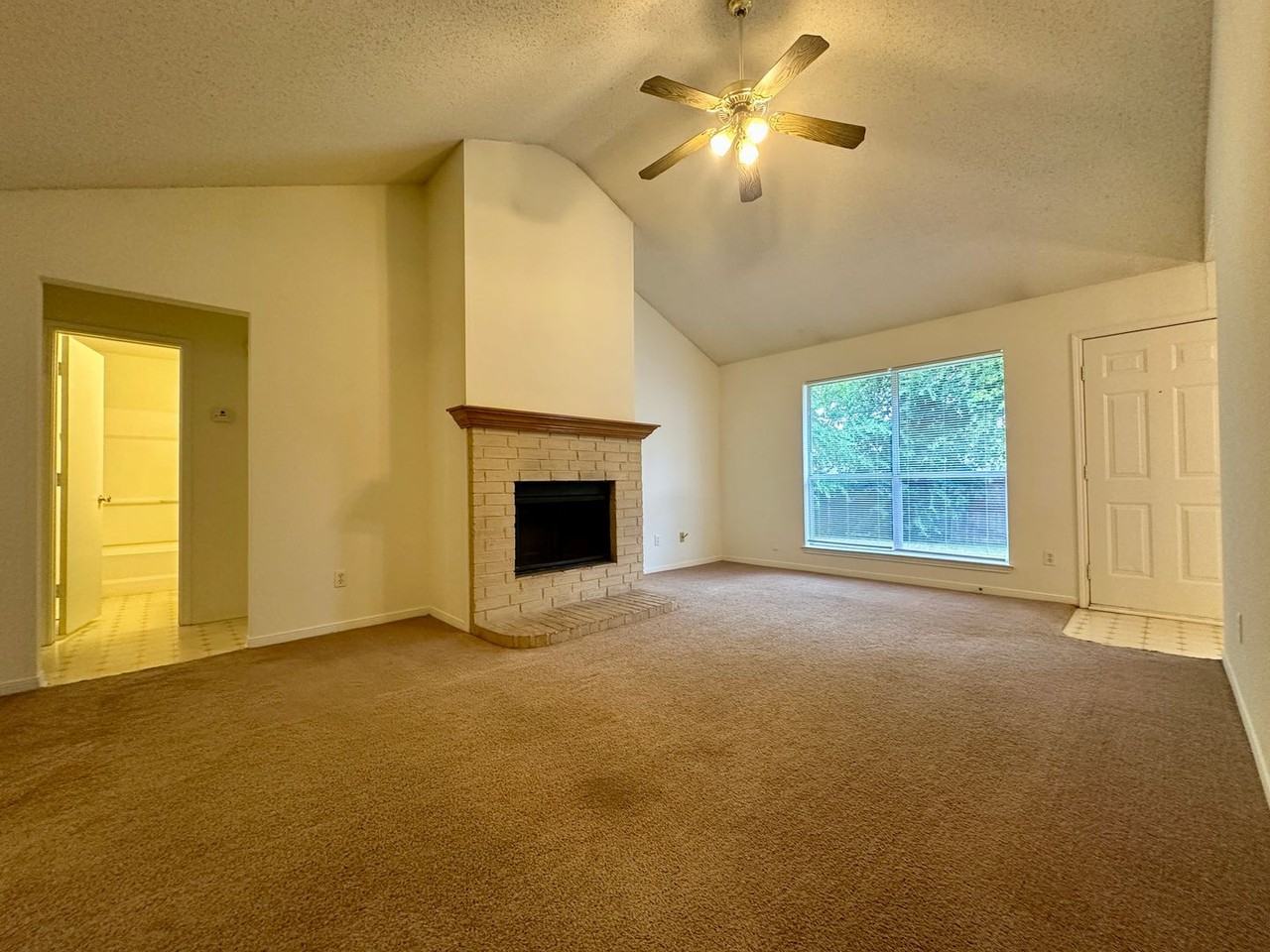 638 Park Place Dr - Photo 2 of 16