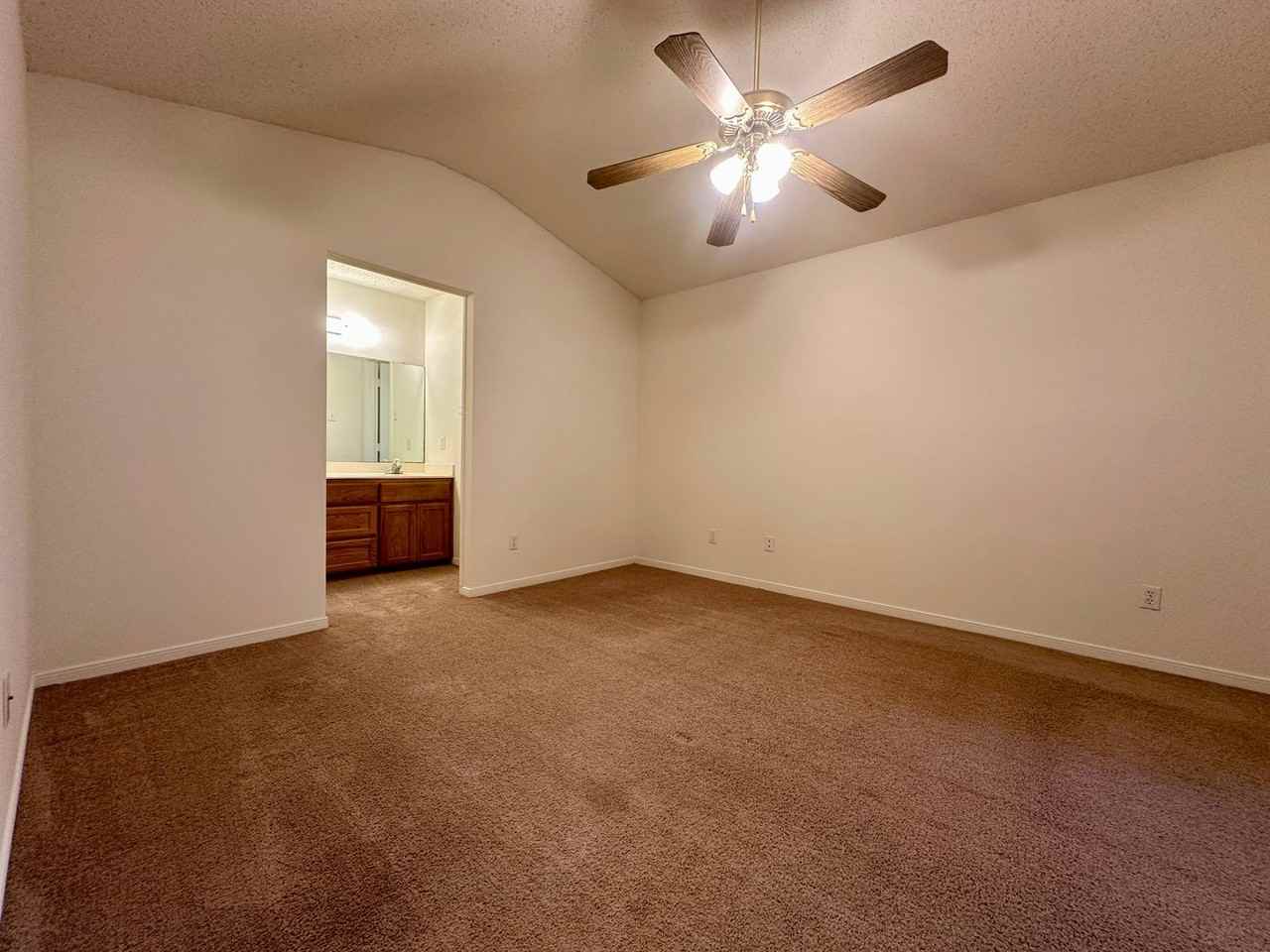 638 Park Place Dr - Photo 6 of 16