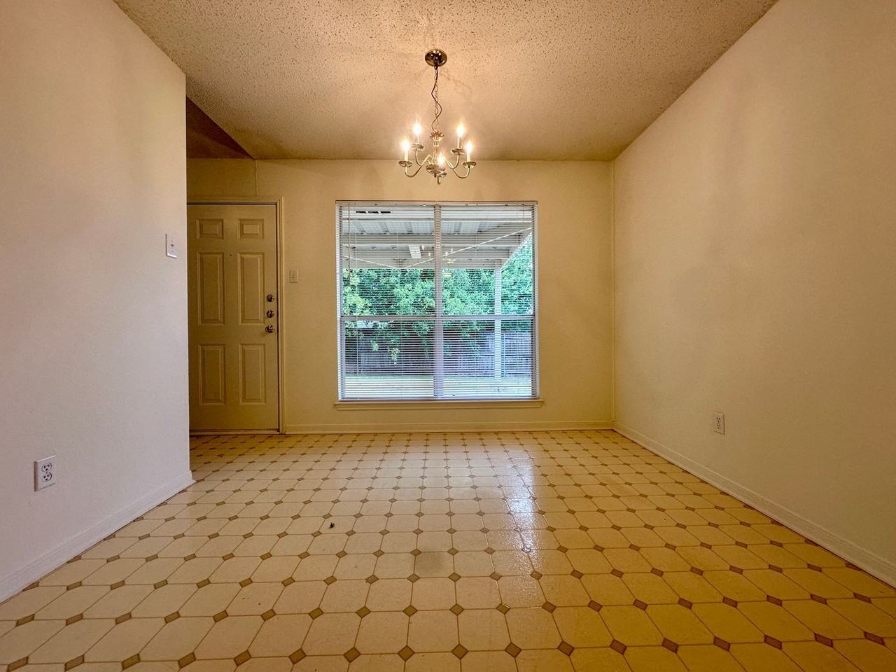 638 Park Place Dr - Photo 7 of 16