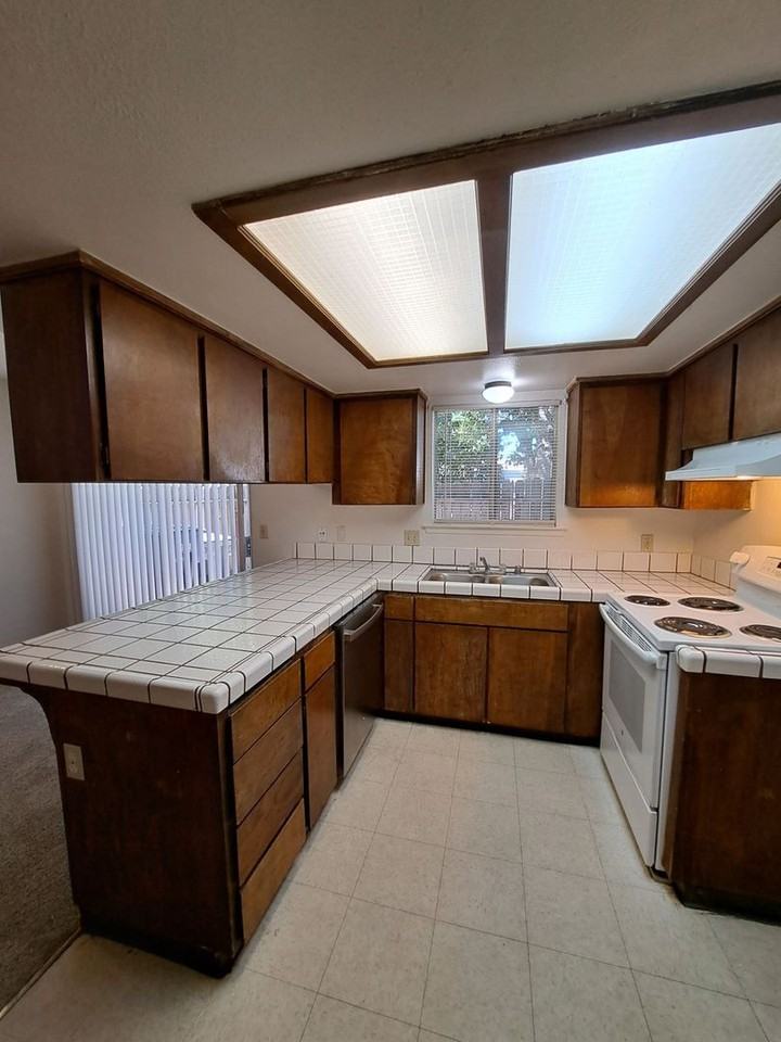 4779 N Cedar Ave #101 - Photo 5 of 25