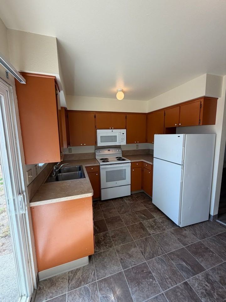 1373 27th Ave Se - Photo 5 of 21