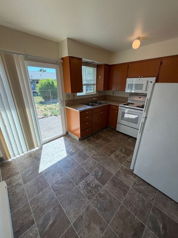 1373 27th Ave Se - Photo 6 of 21
