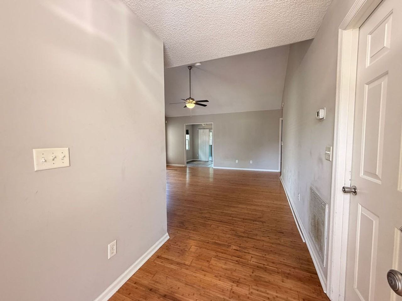 8600 Roanoke Dr - Photo 3 of 29
