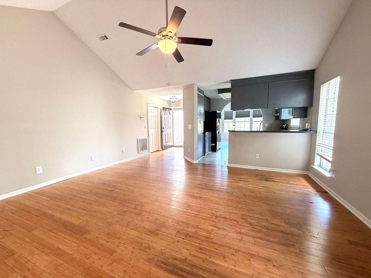 8600 Roanoke Dr - Photo 5 of 29