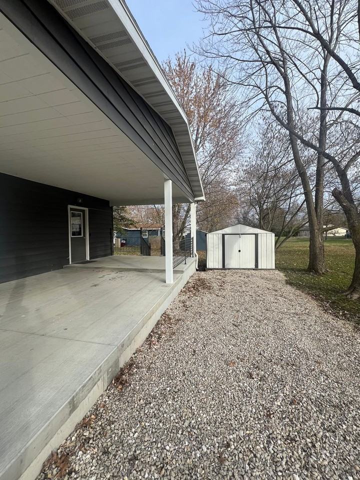 804 N Oak St - Photo 2 of 16