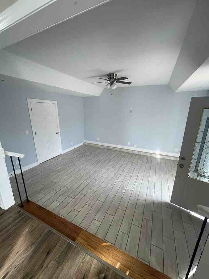 804 N Oak St - Photo 4 of 16