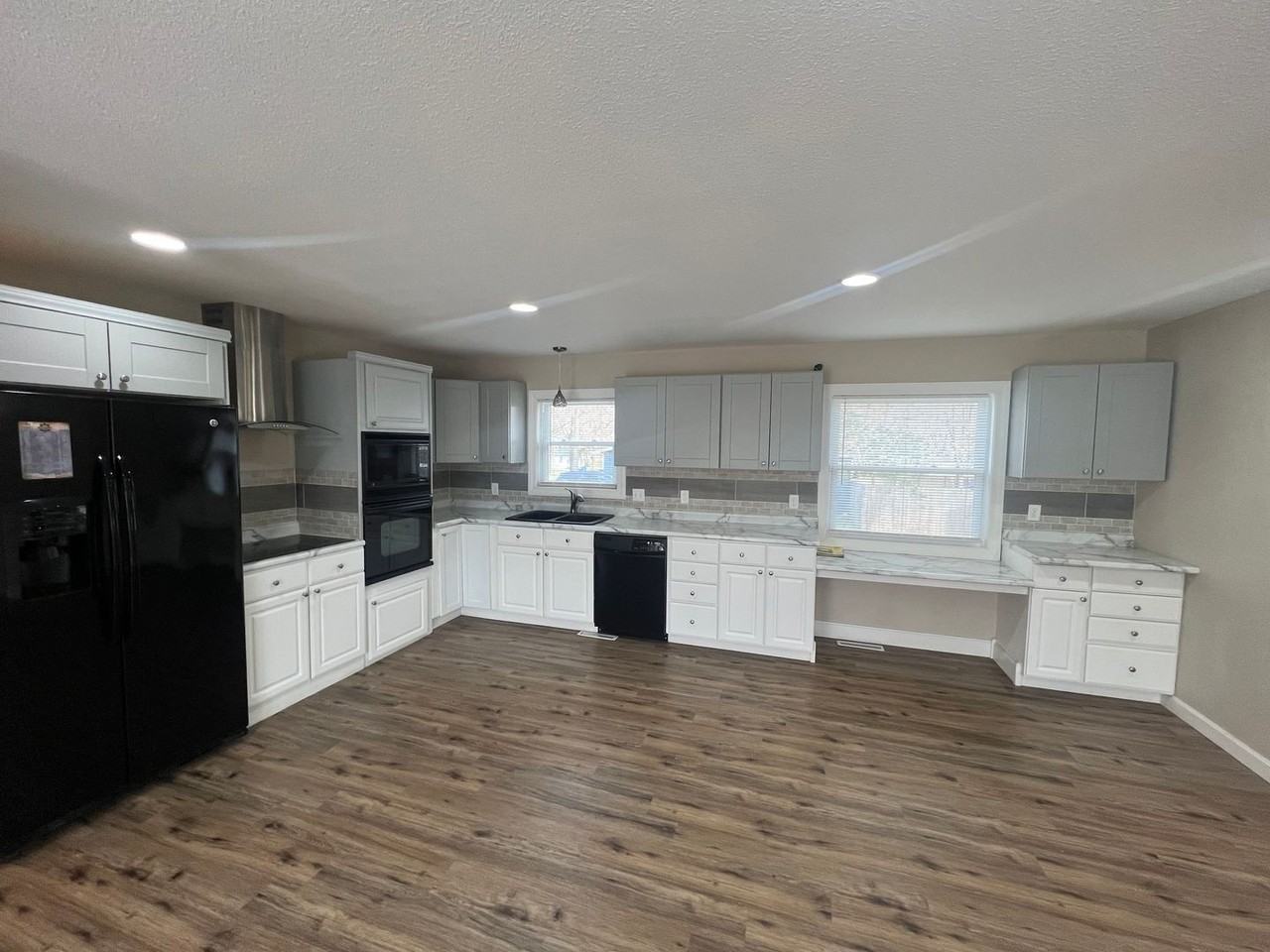 804 N Oak St - Photo 6 of 16