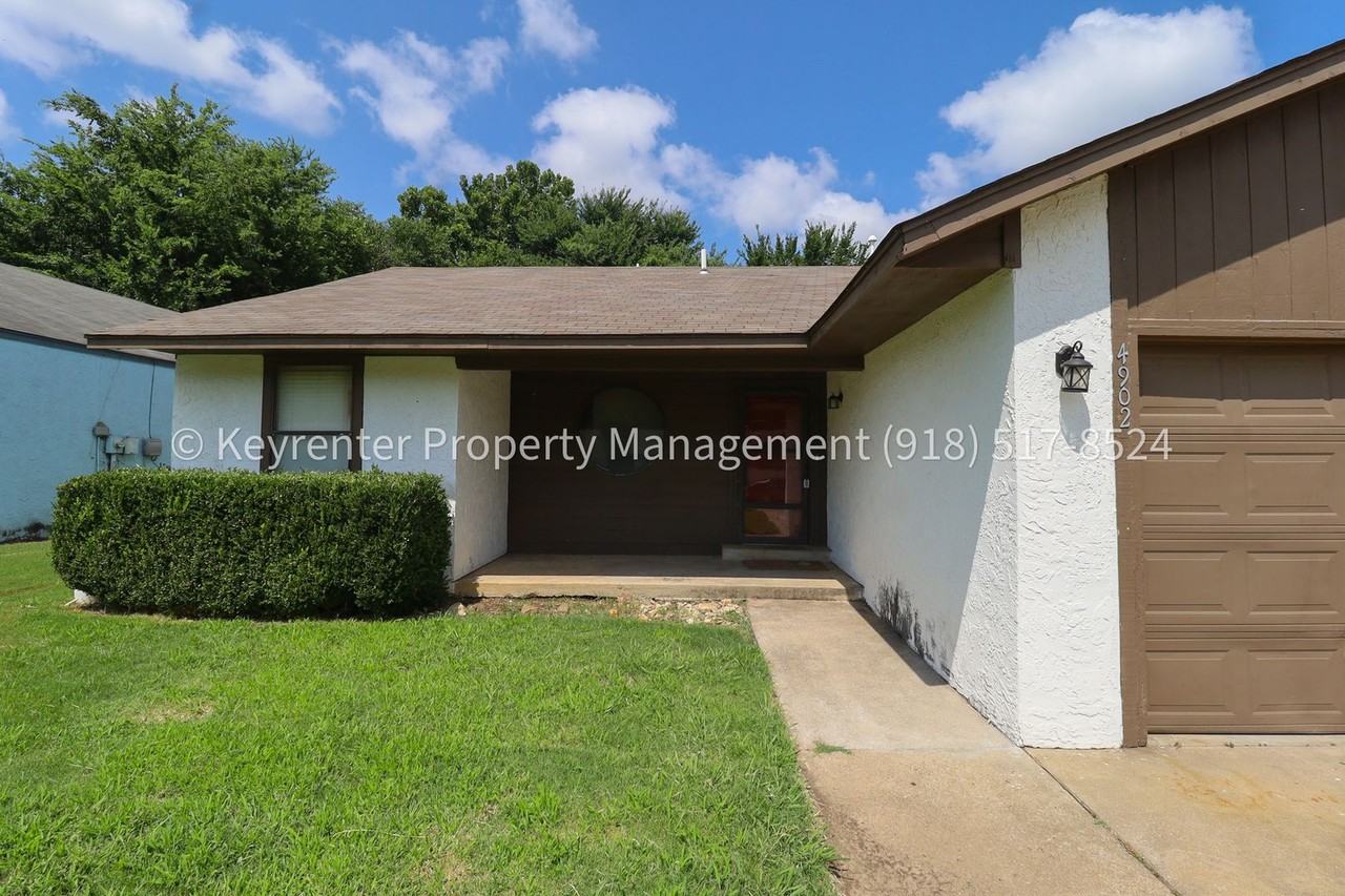 4902 S Gum Ave - Photo 2 of 50