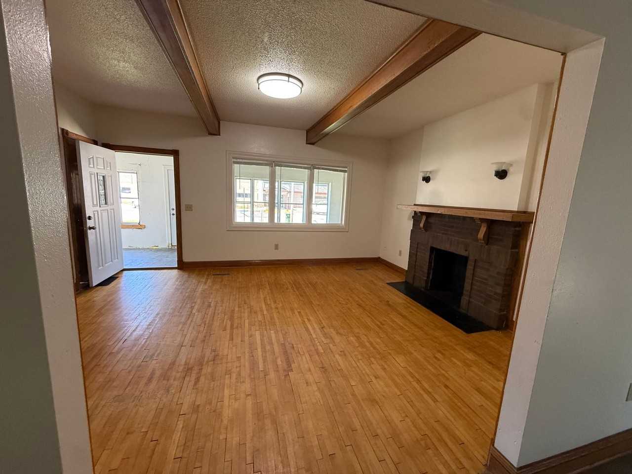 110 3rd St S - Photo 3 of 10