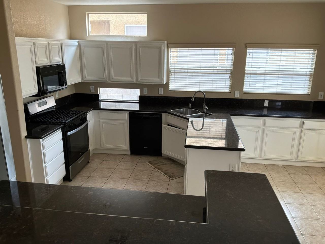 5413 Rusty Anchor Ct - Photo 2 of 18