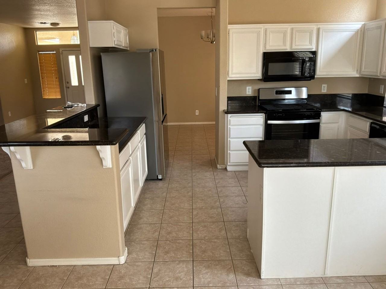 5413 Rusty Anchor Ct - Photo 3 of 18