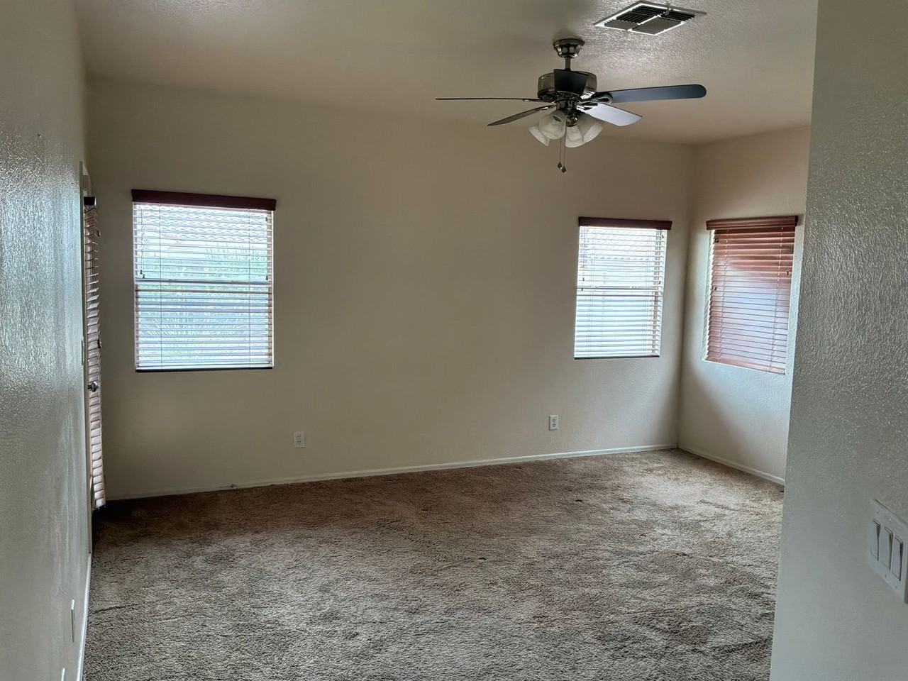 5413 Rusty Anchor Ct - Photo 4 of 18