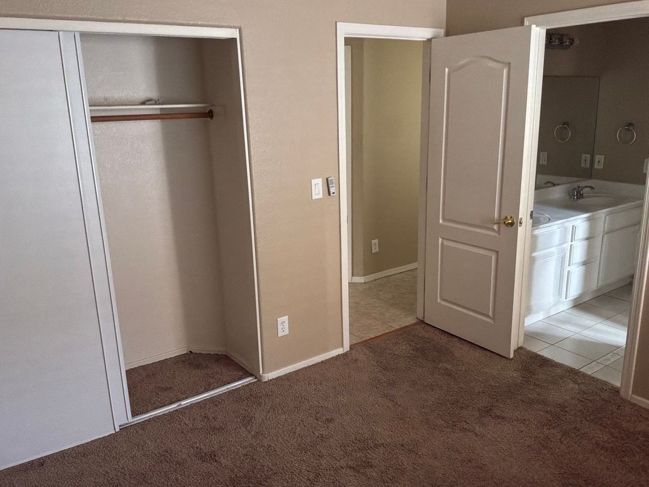 5413 Rusty Anchor Ct - Photo 6 of 18
