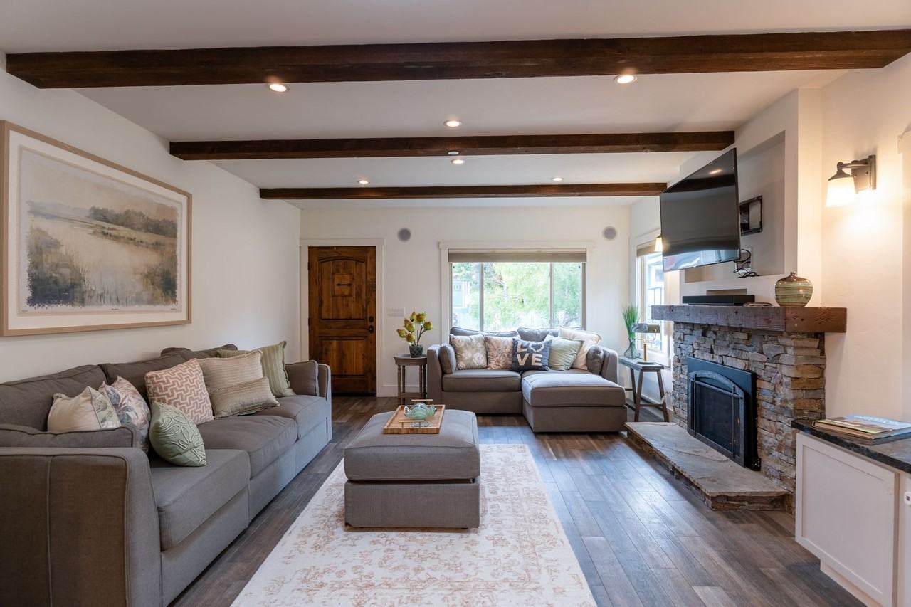 610 Forest Ave - Photo 4 of 50