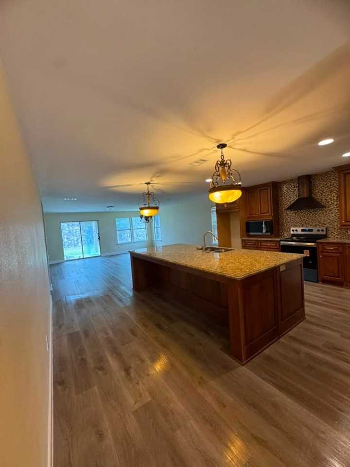 1303 Newton Dr - Photo 4 of 19