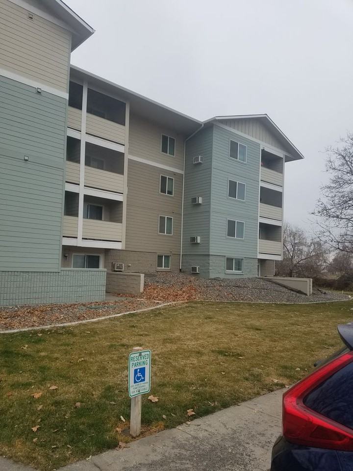 605 Umatilla Ave - Photo 4 of 49