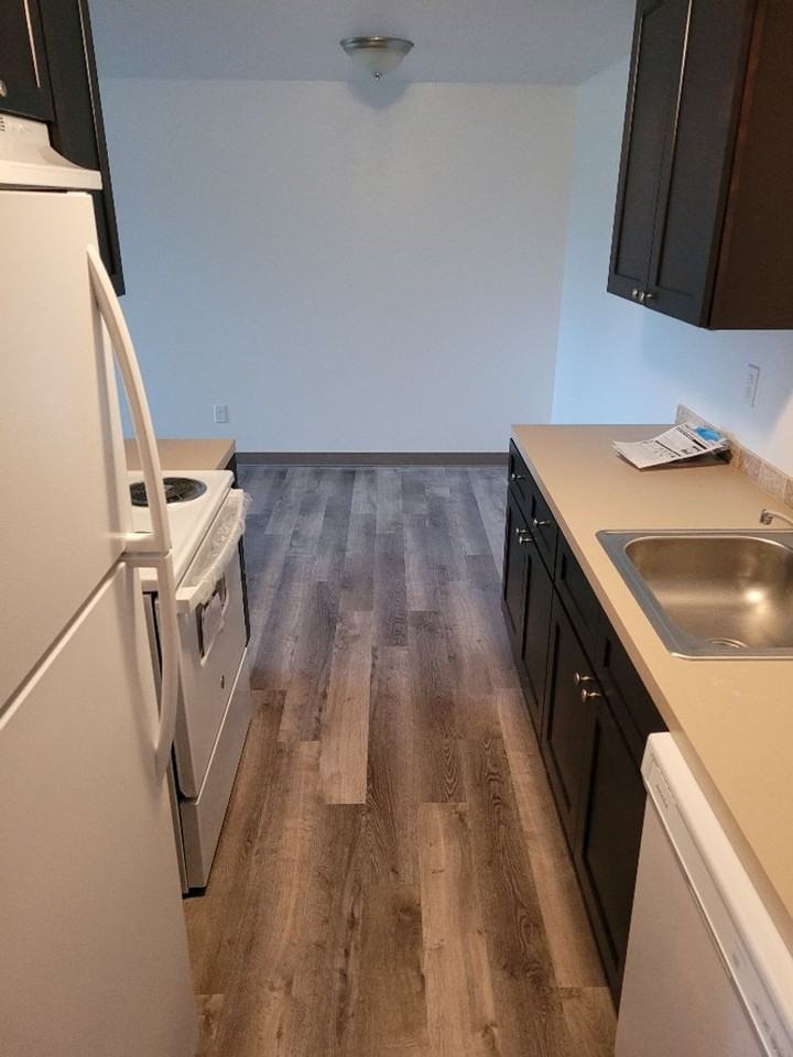 605 Umatilla Ave - Photo 5 of 49