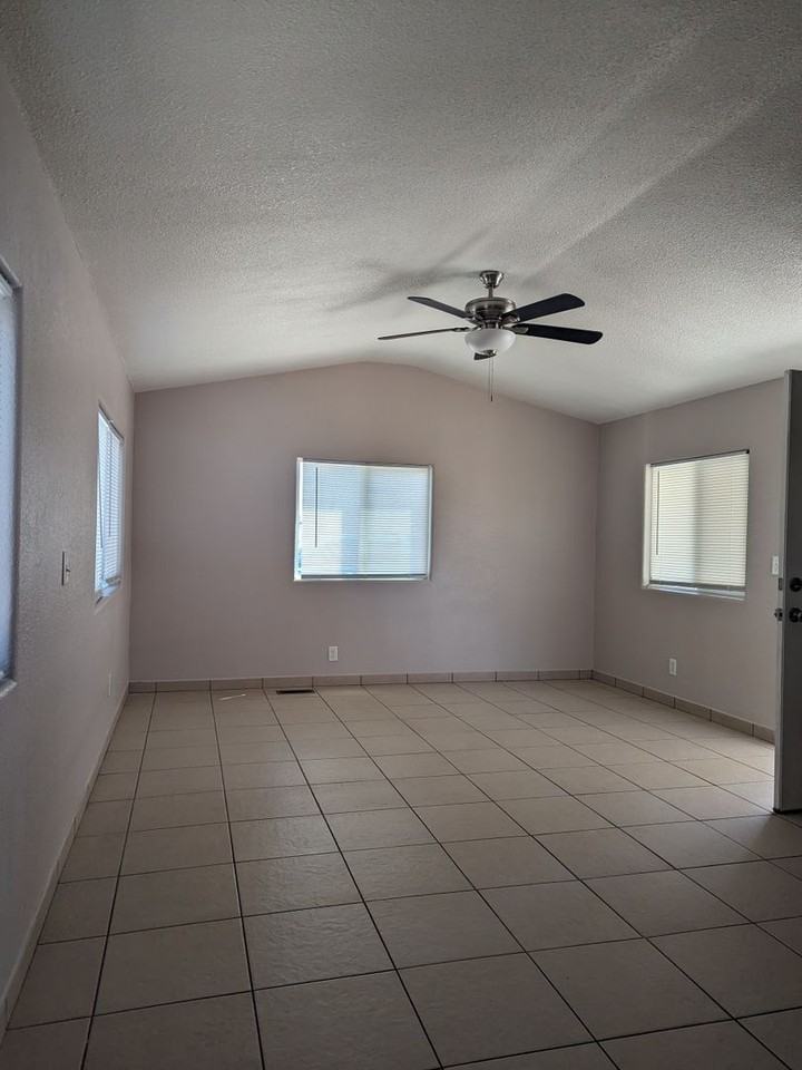 1825 Tejon Dr - Photo 2 of 7