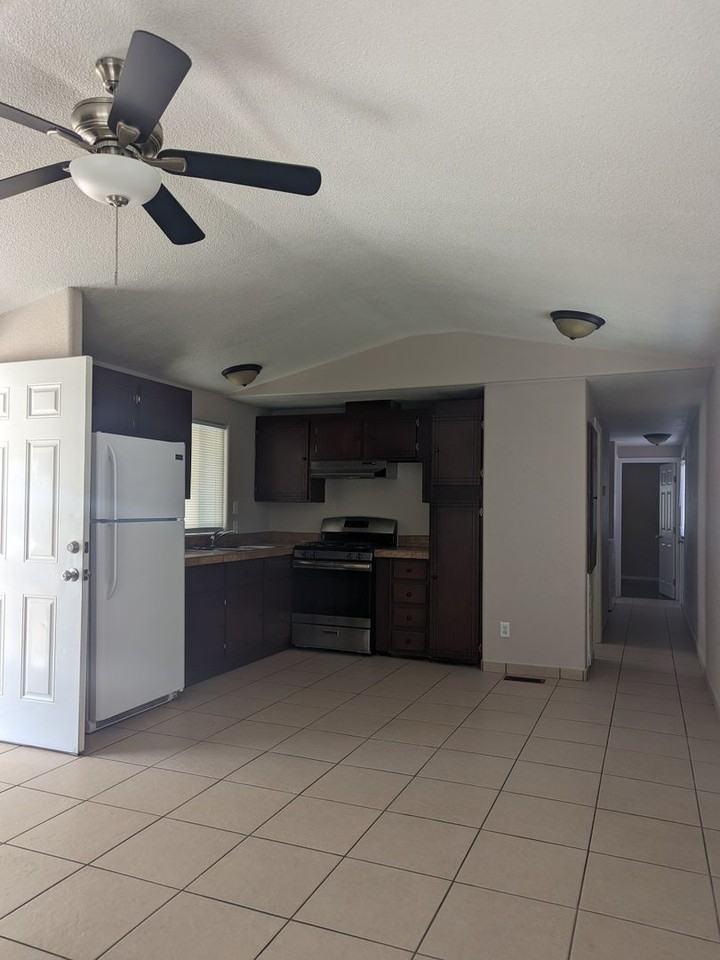 1825 Tejon Dr - Photo 3 of 7