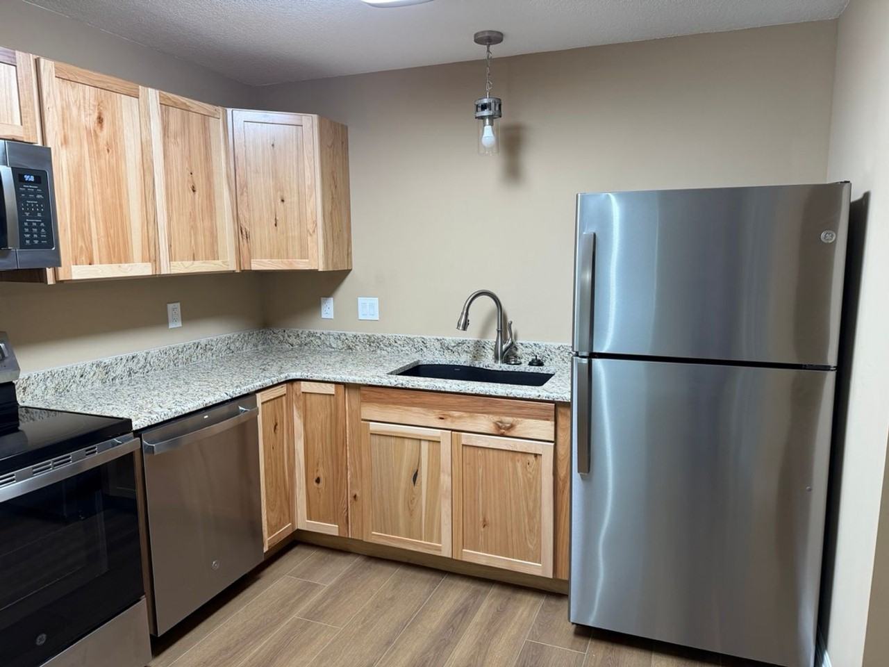 1522 Cron St - Photo 4 of 21
