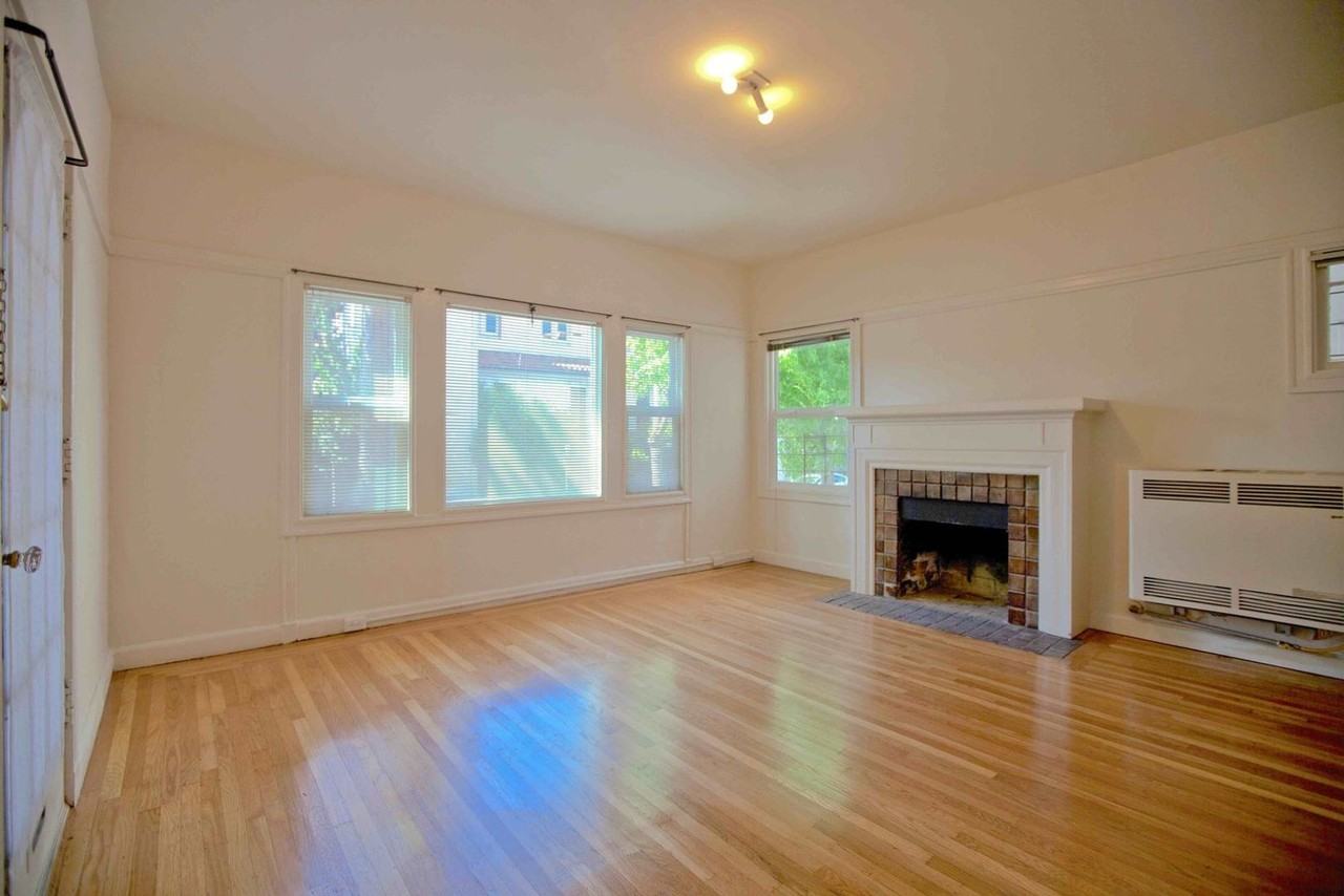 2339 Prince St - Photo 2 of 15