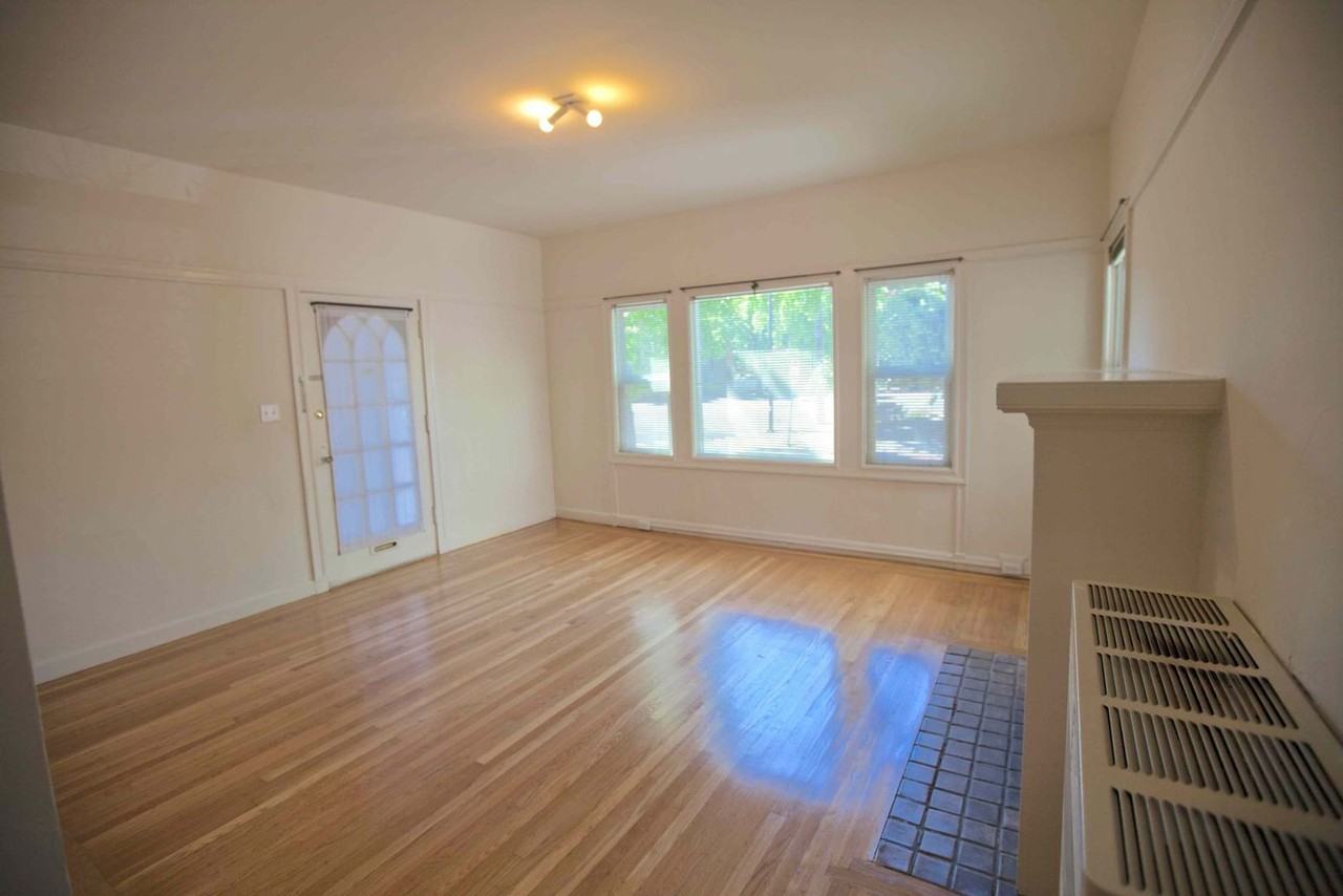 2339 Prince St - Photo 3 of 15