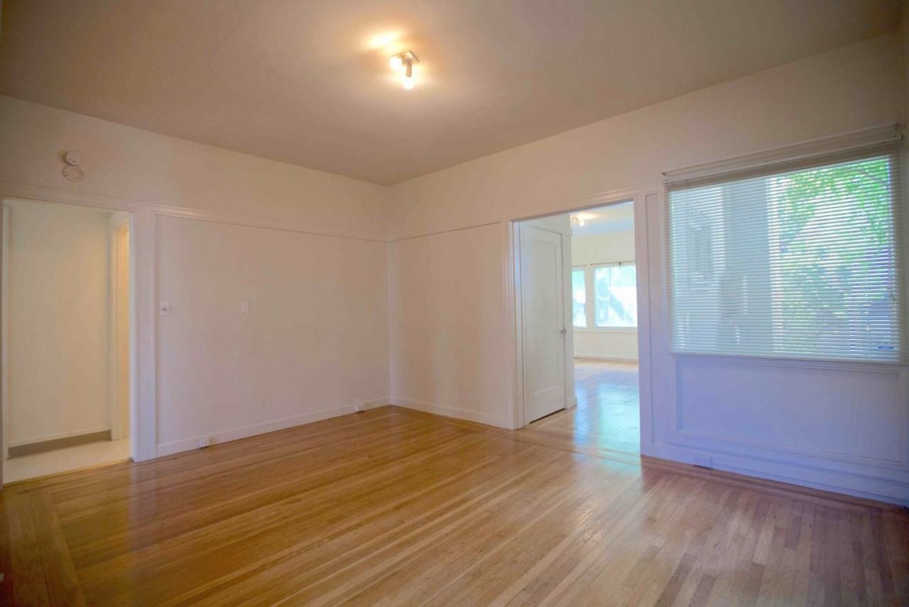2339 Prince St - Photo 4 of 15