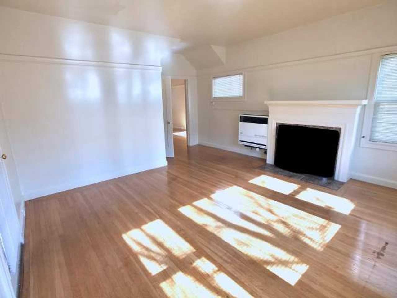 2337 Prince St - Photo 2 of 14