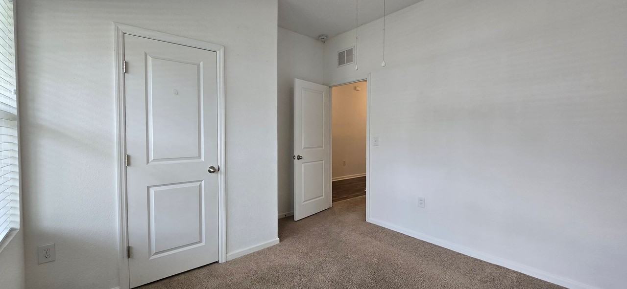 15660 Merlin Ave - Photo 6 of 23